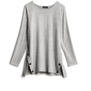 Fortune + Ivy button side detail knit top. Size Small‎